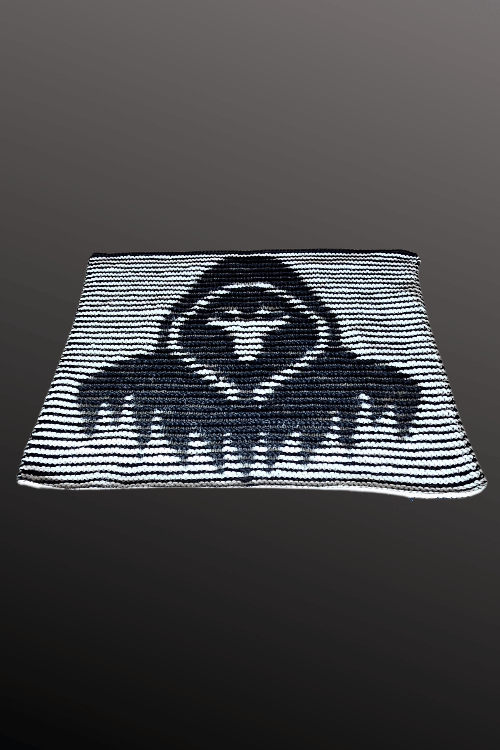 Schattenstrick Decke | Kissen Veiled One