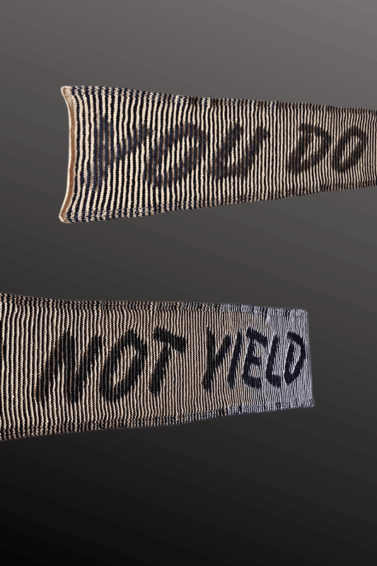 Schattenstrick Schal You Do Not Yield - Schriftzug