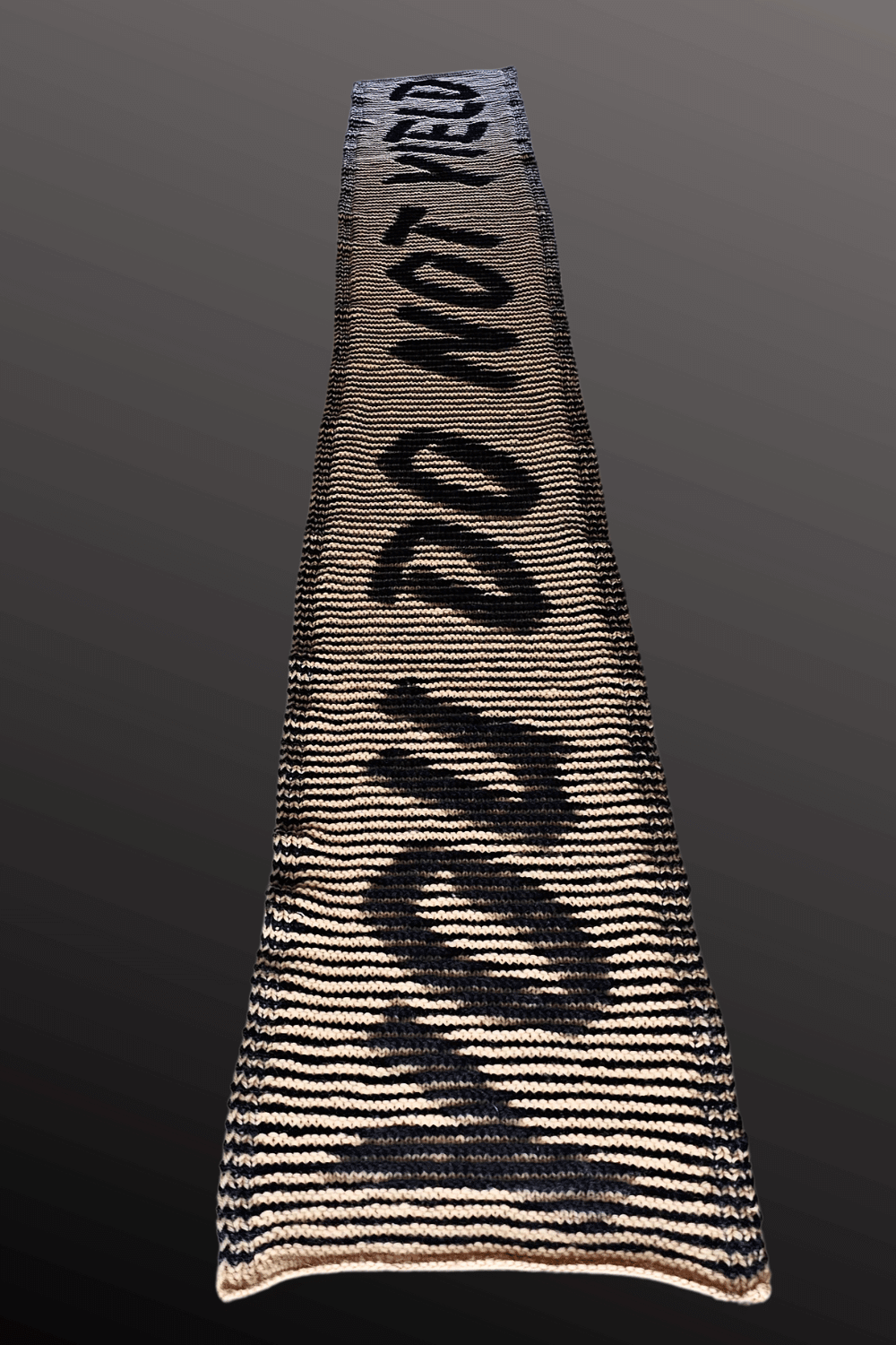 Schattenstrick Schal You Do Not Yield - Schriftzug