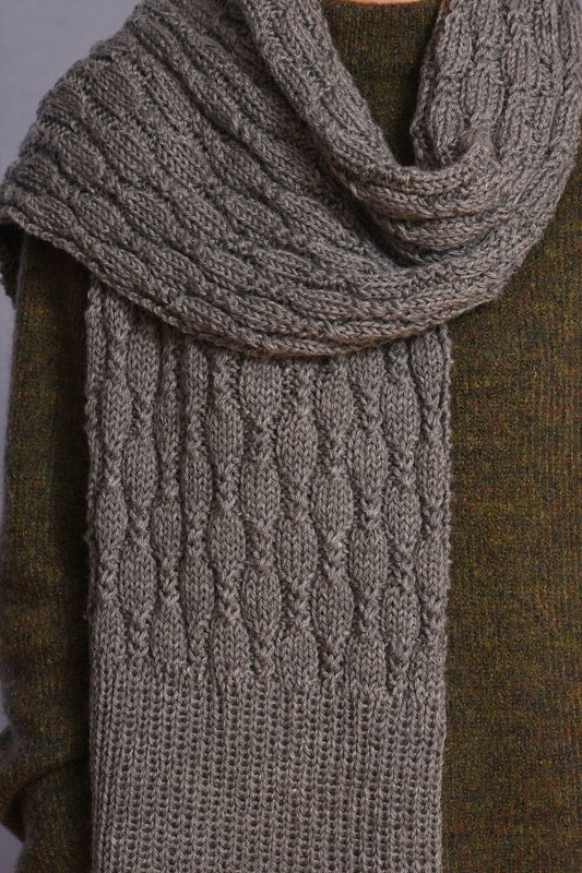 Unisex Schal mit Zopfmuster stricken