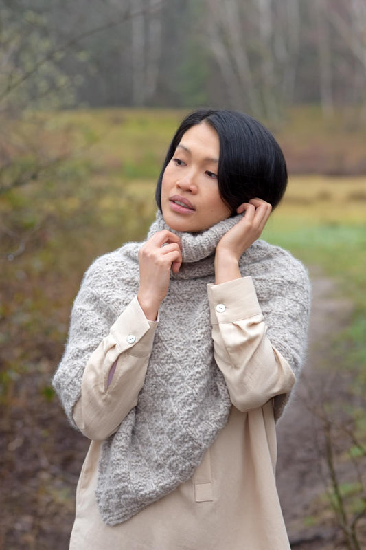 Poncho mit Rollkragen stricken