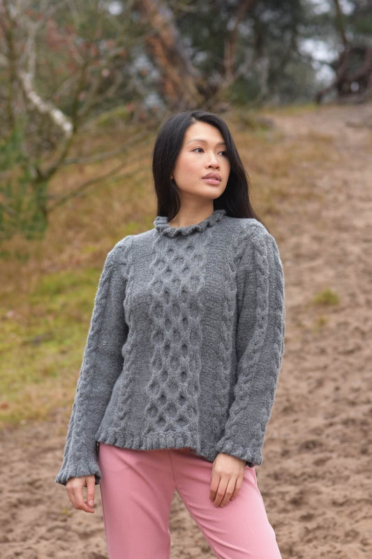 Pullover mit femininen Rüschen stricken
