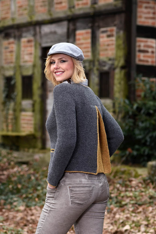 Jacke mit Kellerfalte und Details in Kontrastfarbe stricken