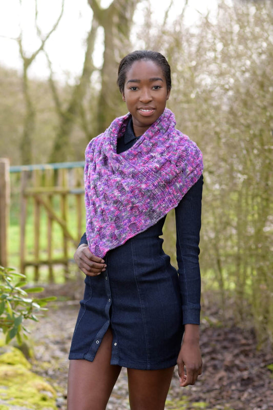 Poncho Loop mit 3-D Effekt stricken