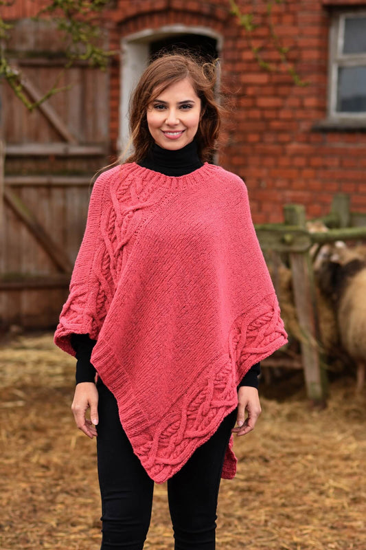 Poncho mit Zopfmuster stricken