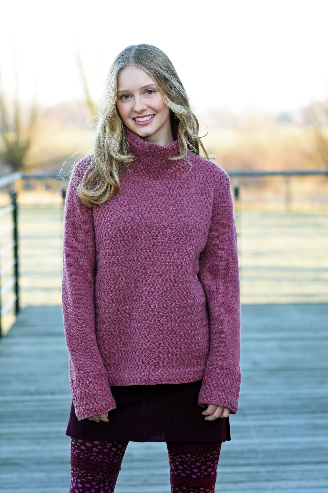 Schlichten Pullover mit interessantem Muster im Vorderteil stricken