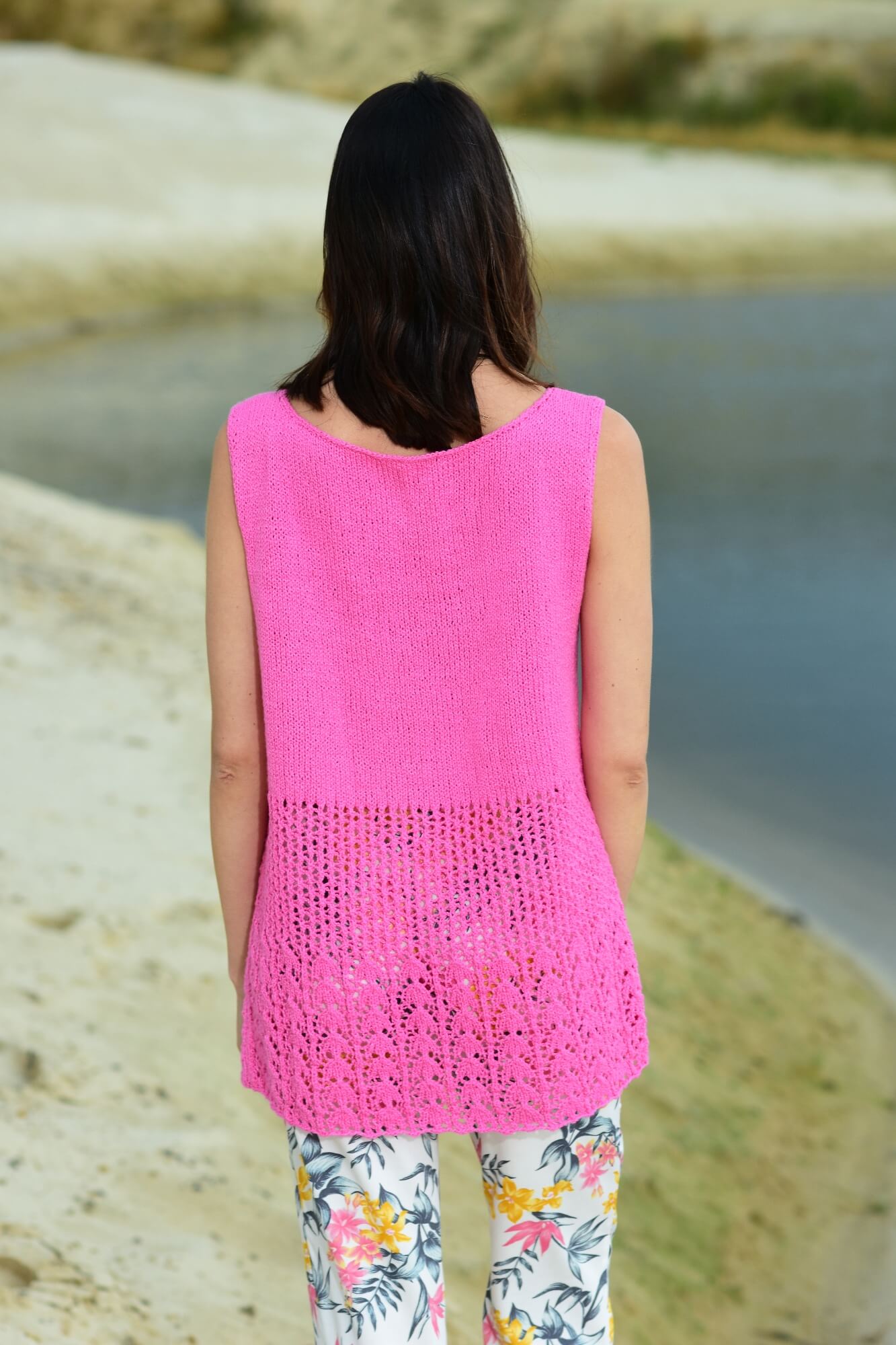 Top mit zwei verschiedenen Lochmustern stricken