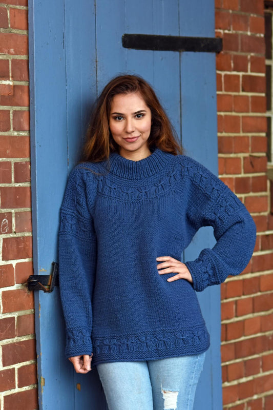 Winterpullover mit Abschlüssen im Smokmuster stricken