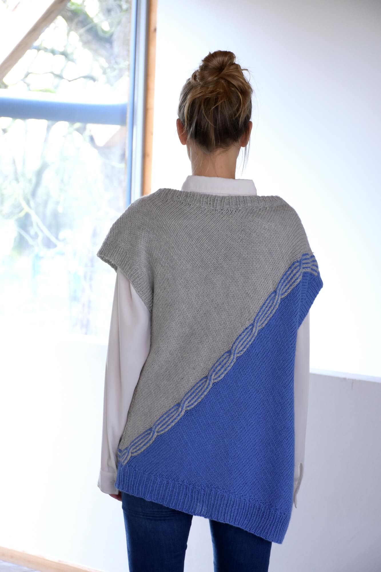 Pullunder mit zwei diagonalen Farbflächen stricken