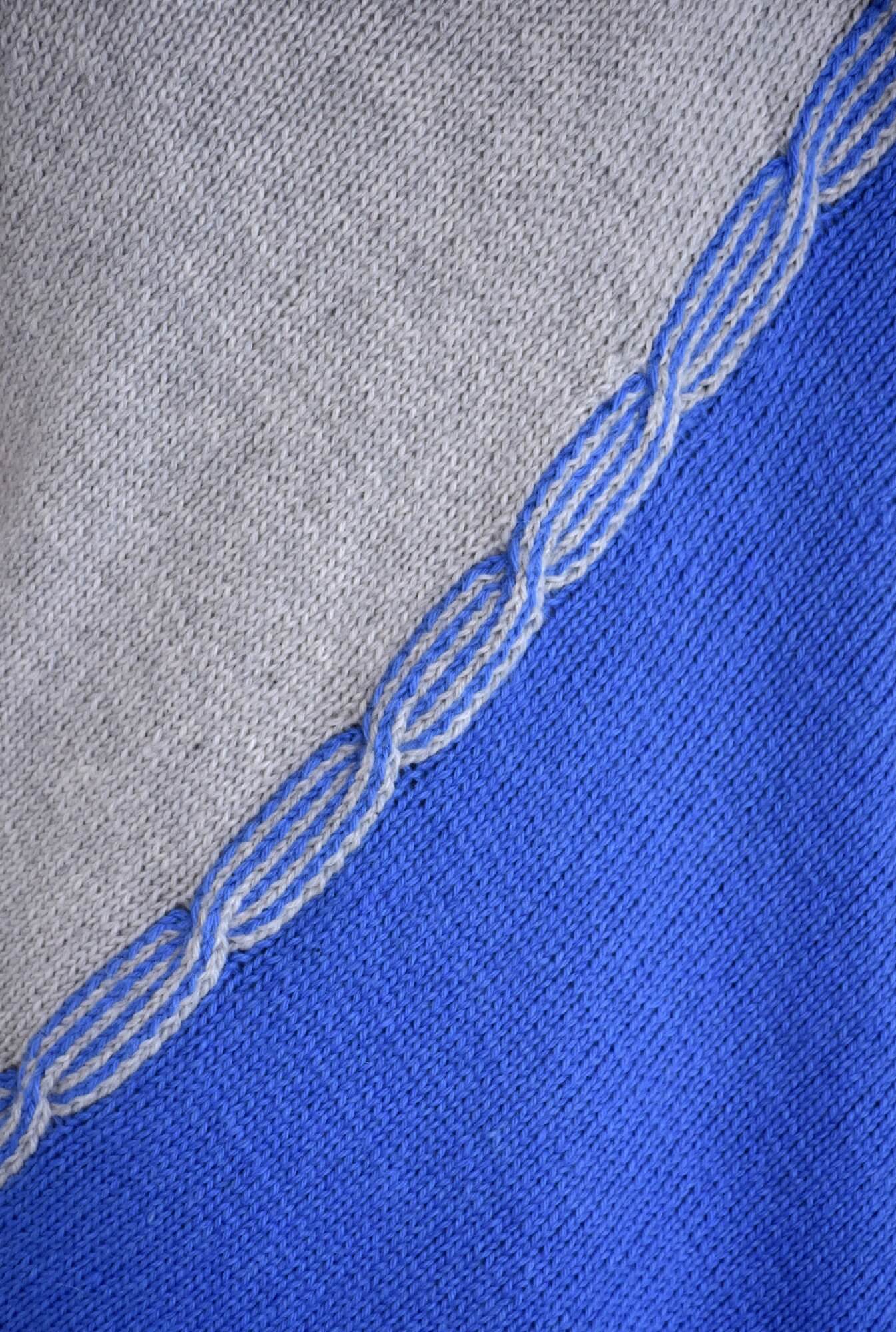 Pullunder mit zwei diagonalen Farbflächen stricken