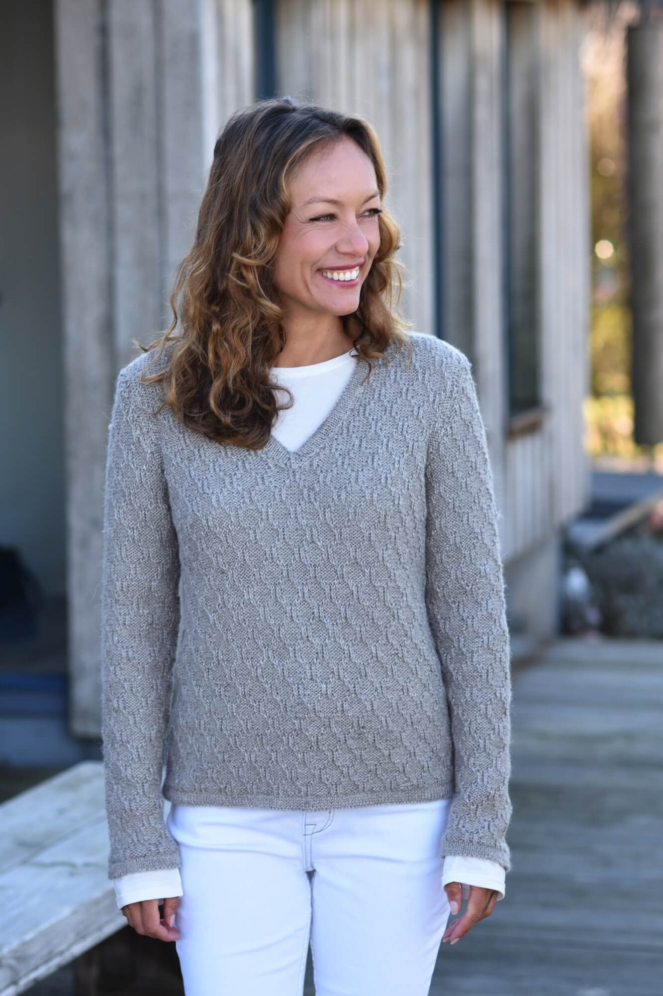 Pullover mit V-Ausschnitt und Rechts-Links-Muster stricken