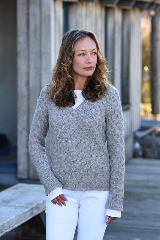 Pullover mit V-Ausschnitt und Rechts-Links-Muster stricken