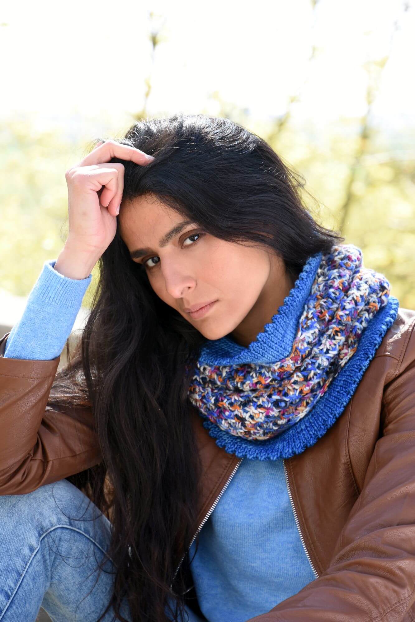 Loop aus zwei verschiedenen Garnen stricken