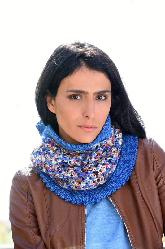 Loop aus zwei verschiedenen Garnen stricken