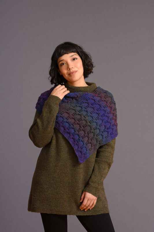 Poncho mit interessantem 3-D Muster stricken