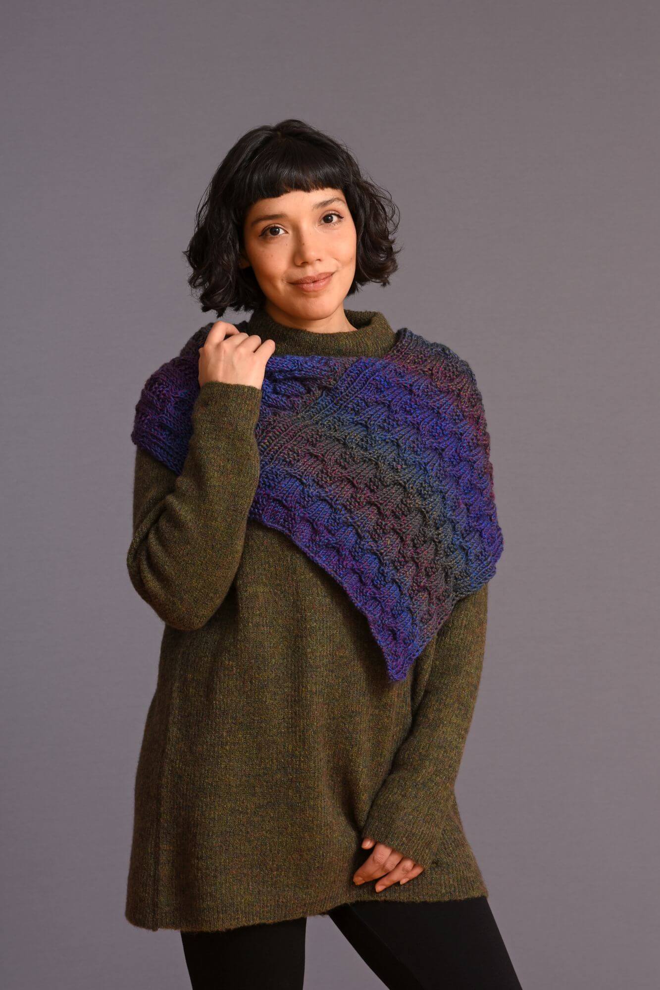 Poncho mit interessantem 3-D Muster stricken