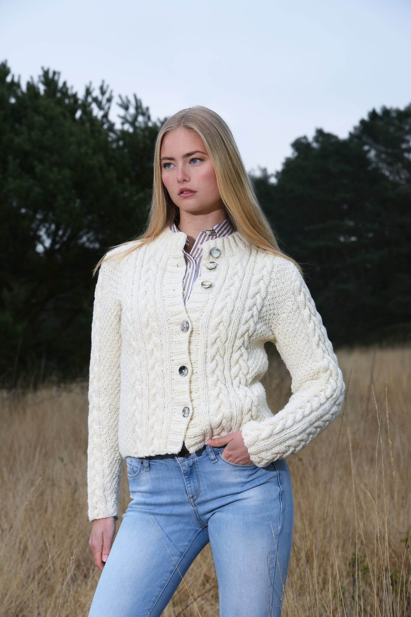 Jacke mit Zopfmuster stricken