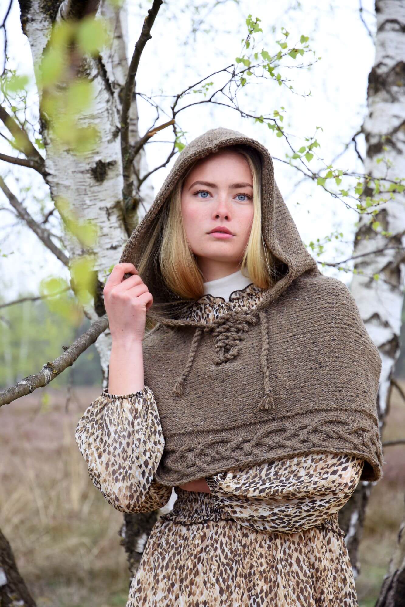 Poncho mit Kapuze stricken