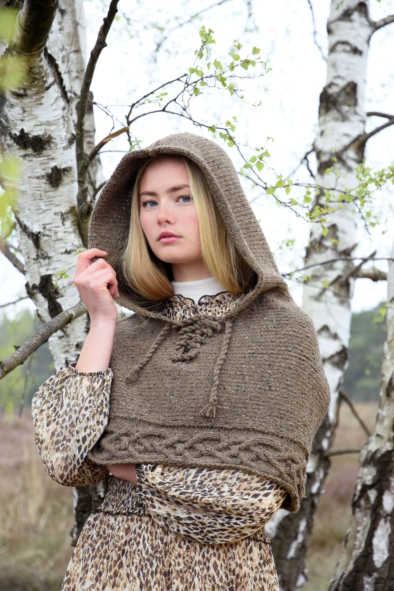 Poncho mit Kapuze stricken