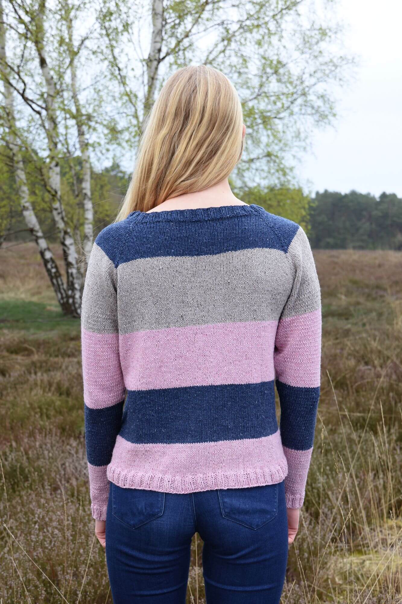Raglan-Pullover von oben mit Streifen stricken