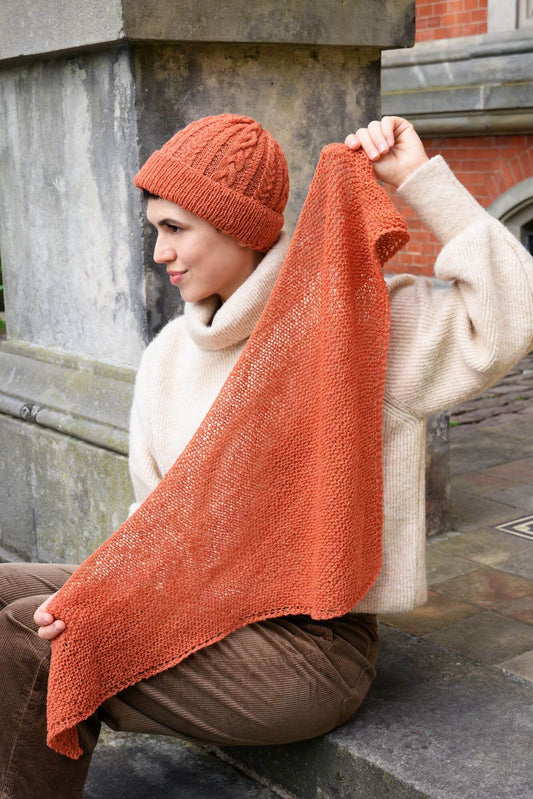 Ein Set aus Mütze und Tuch zum selber stricken