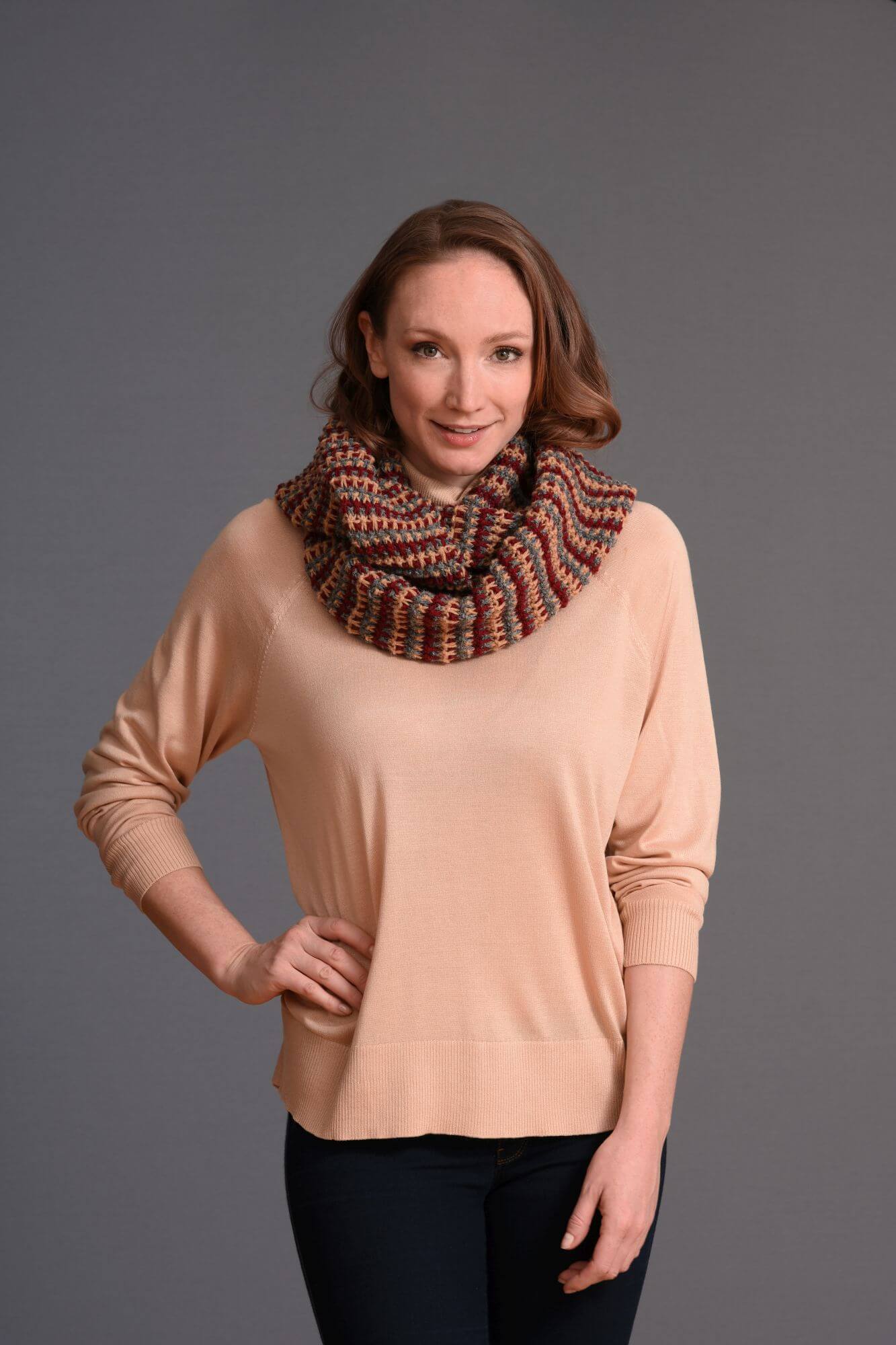 Dreifarbigen Loop mit Hebemaschen stricken