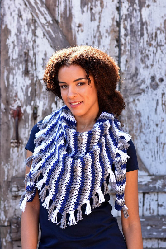 Tuch mit Streifen und Fransen stricken