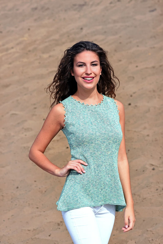 Top mit Verzierungen an den Ausschnittkanten stricken