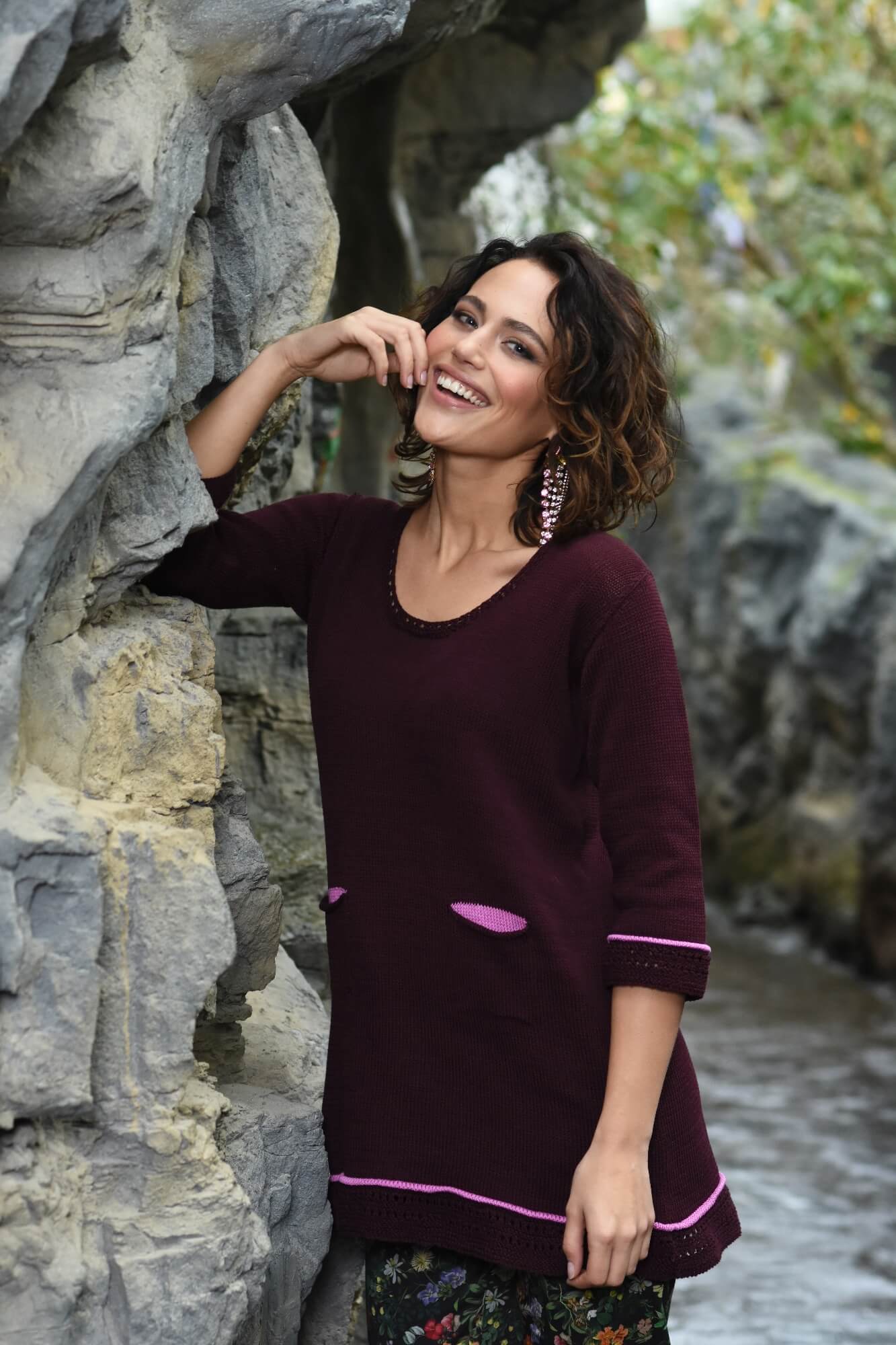 Tunika oder Minikleid mit farblich abgesetzten Kanten stricken