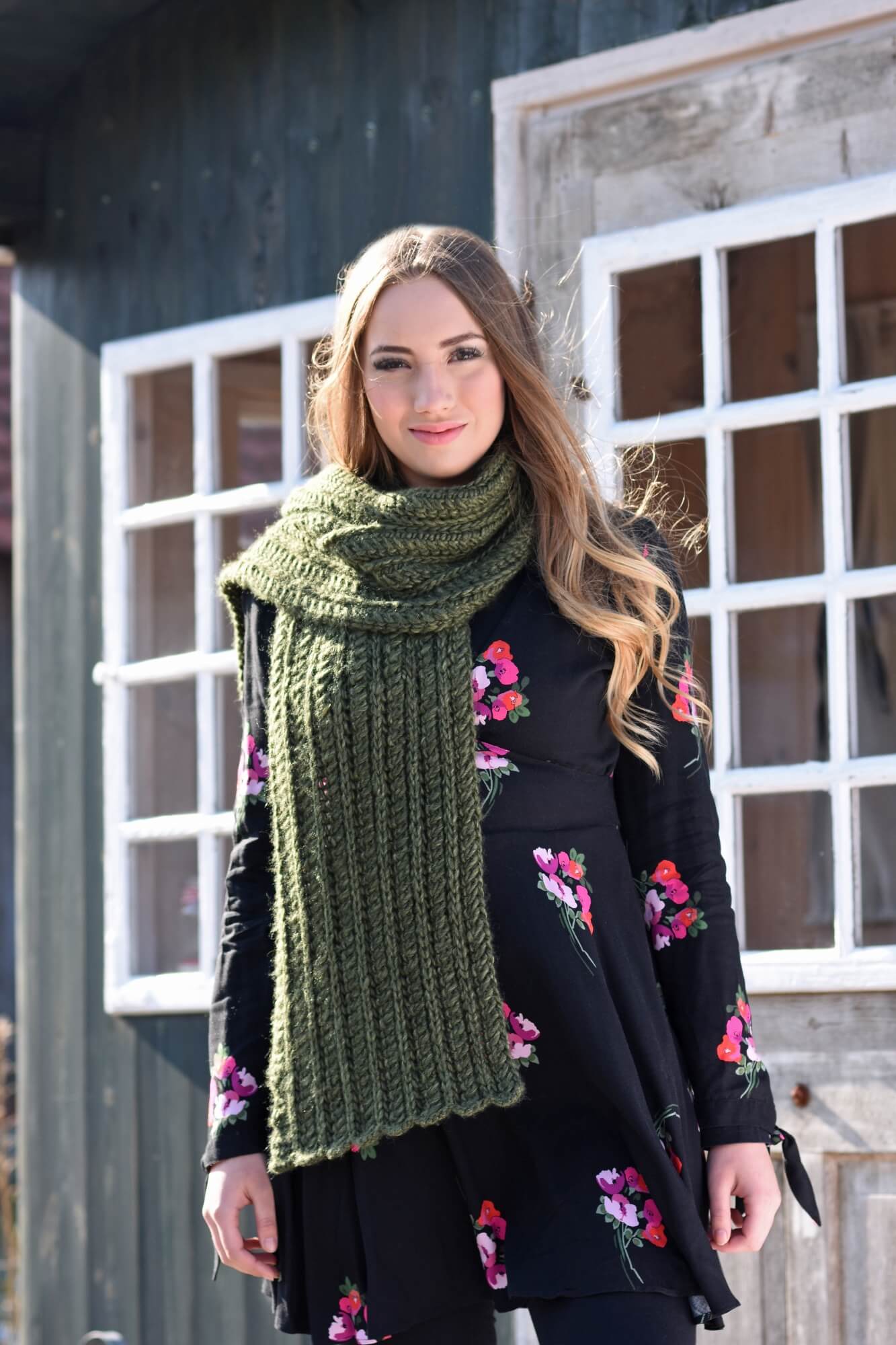 Schal mit Loch-Verkreuzungs Strickmuster stricken