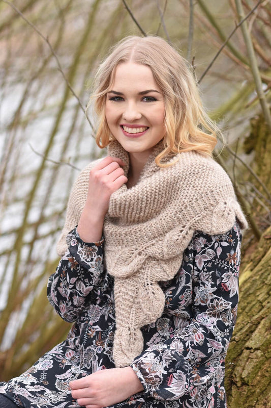 Tuch mit romantischer Blätterkante stricken