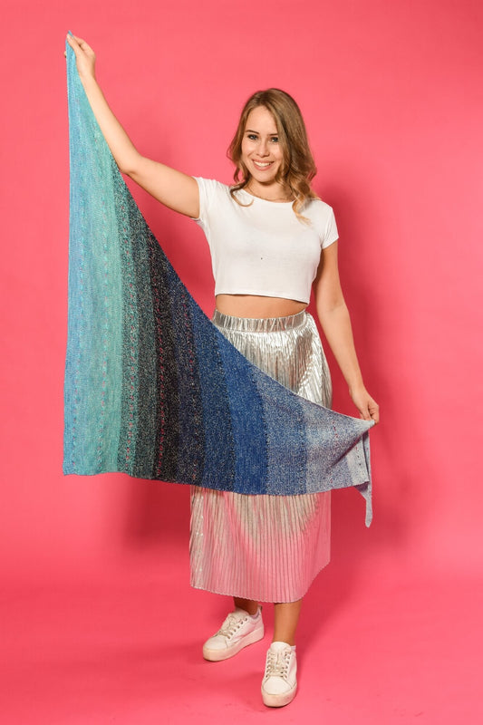 Dreieckiges Tuch in Blautönen stricken