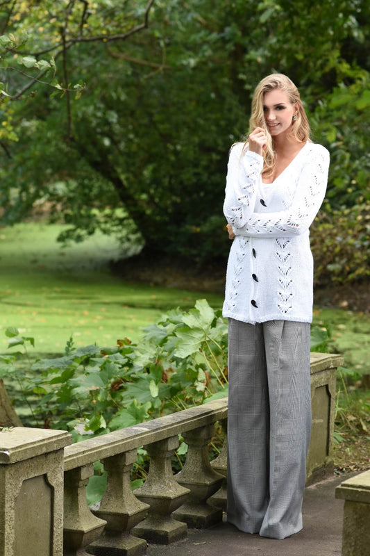 Jacke mit fächerförmigem Lochmuster stricken