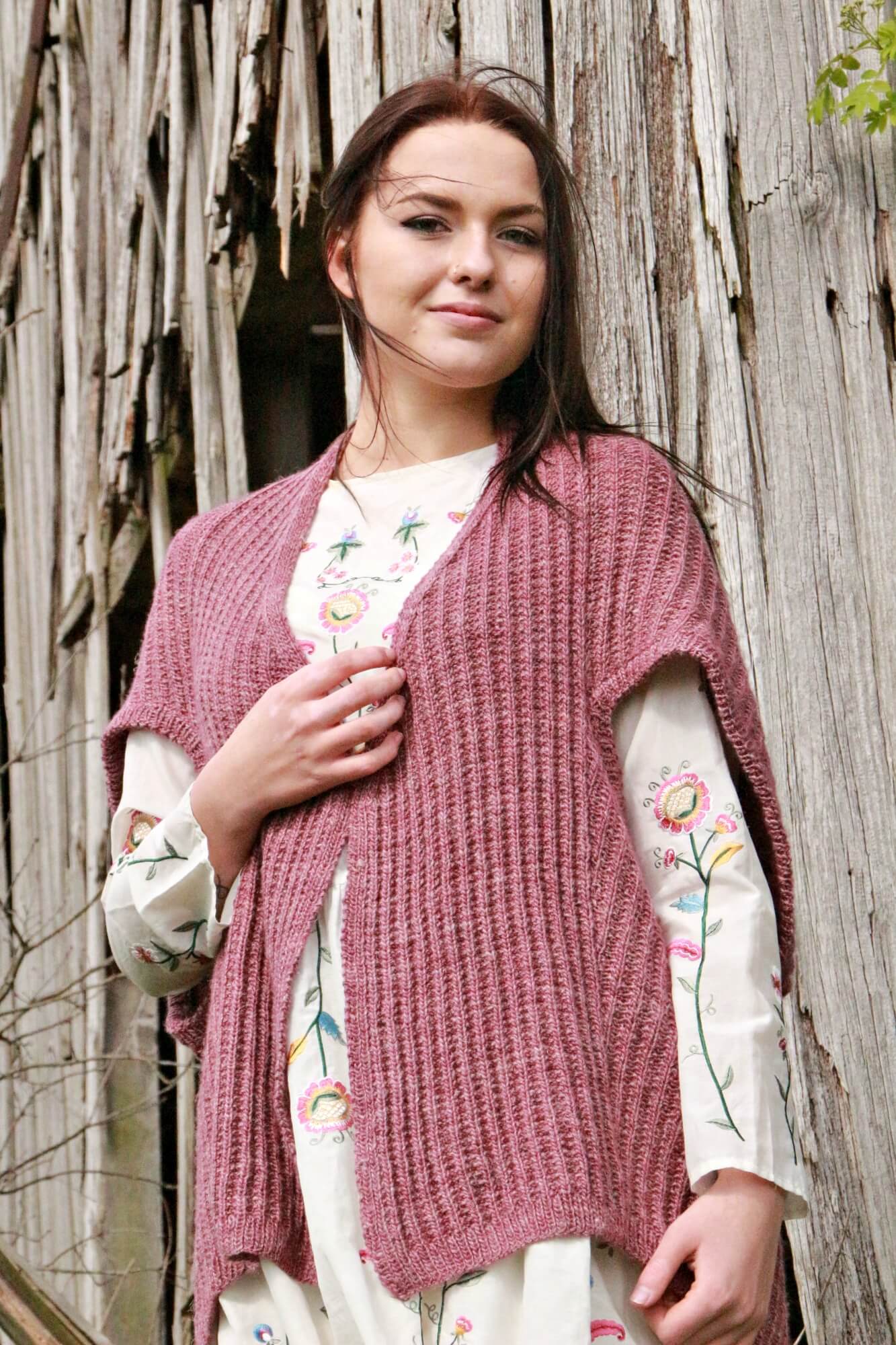 Weste Isleen selber stricken - tolles Layering-Modell