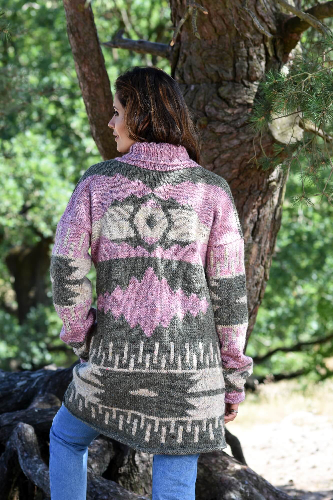 Jacke mit Ethnomuster stricken