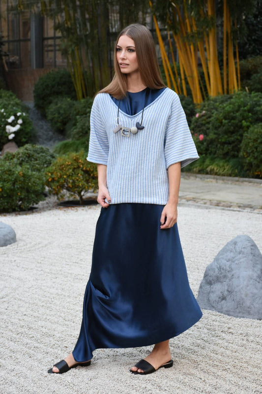 Quergestricktes Oberteil mit schmalen Streifen selber stricken