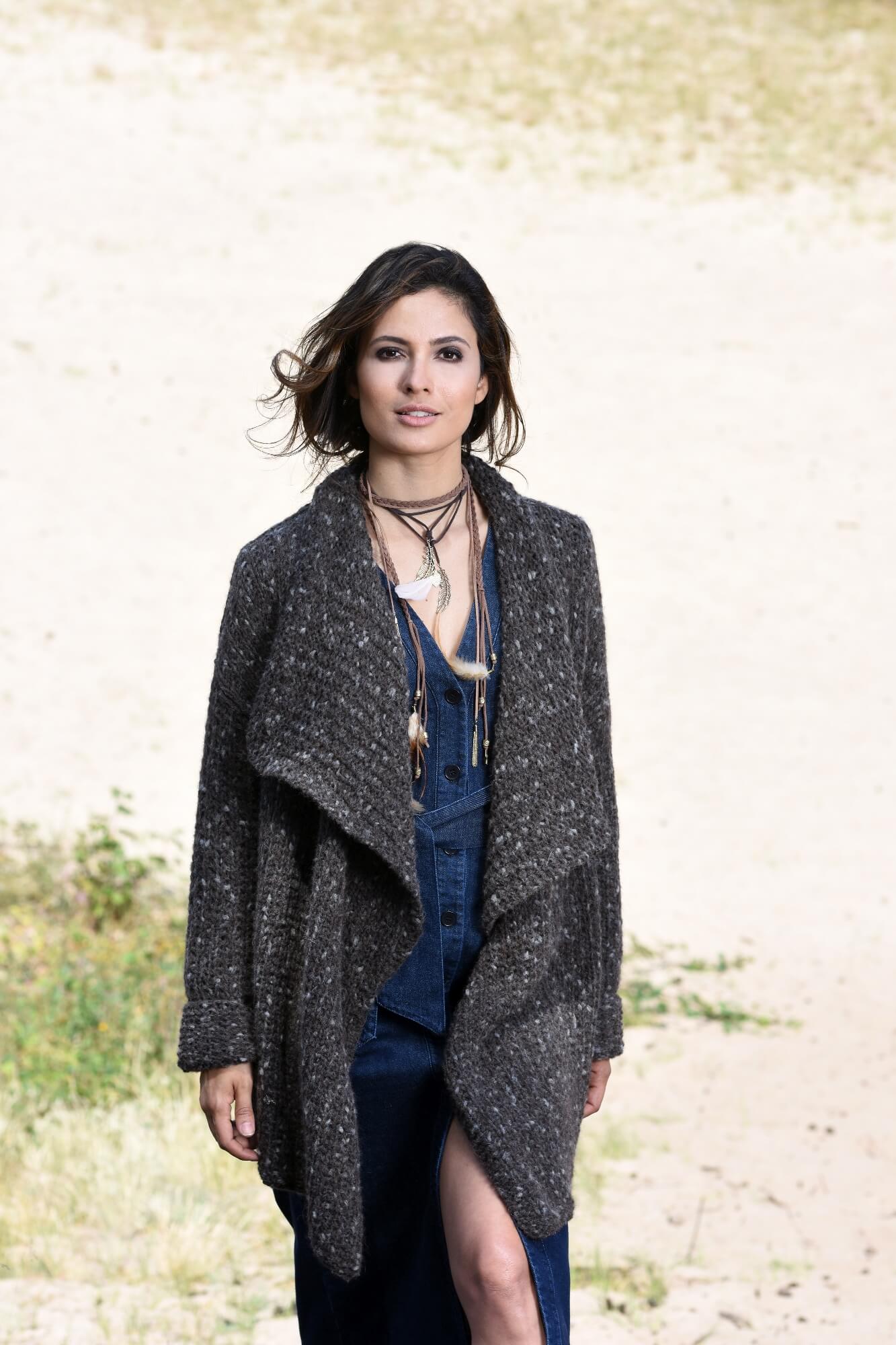 Oversized Jacke mit Reverskragen und Strukturmuster stricken