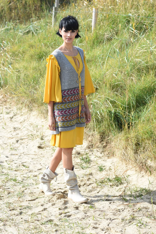 Langen Pullunder mit Ethnomuster stricken