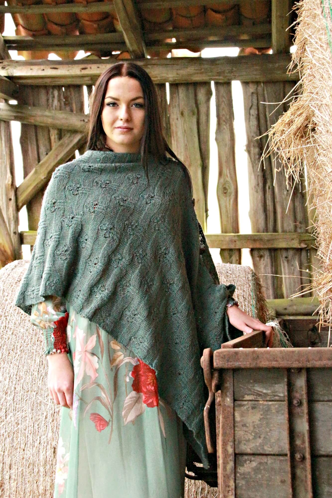 Tuch Bedelia selbst stricken - Tolles Sommerprojekt - Schönes Blumenmuster - Als Schal oder Tuch