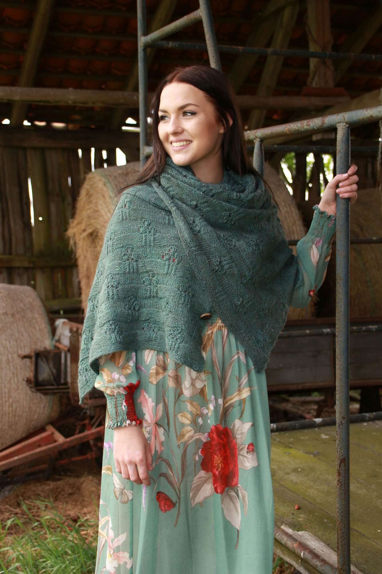 Tuch Bedelia selbst stricken - Tolles Sommerprojekt - Schönes Blumenmuster - Als Schal oder Tuch