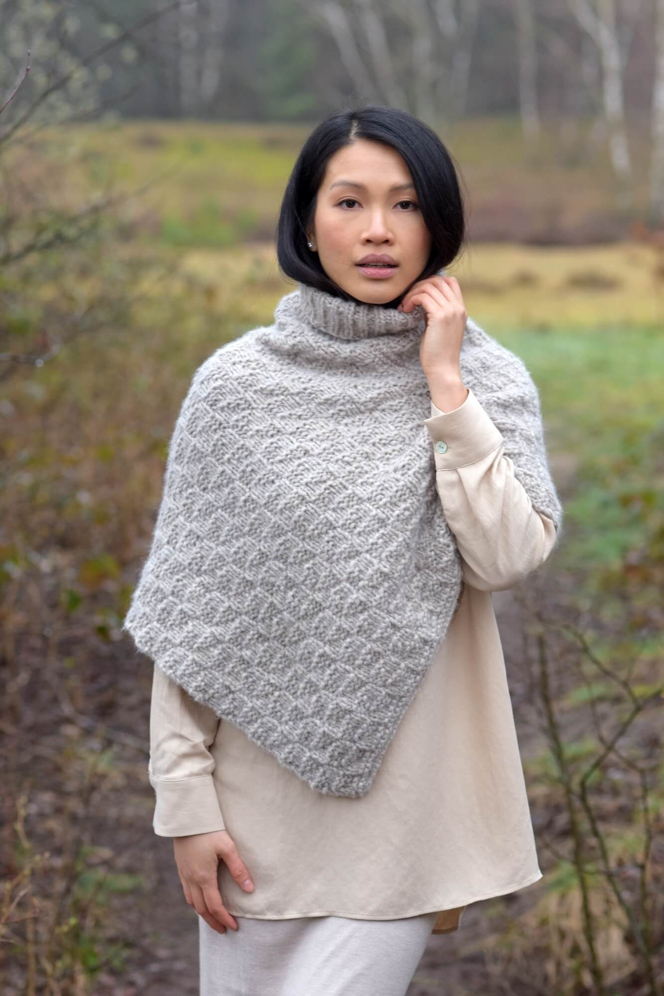 Poncho mit Rollkragen stricken