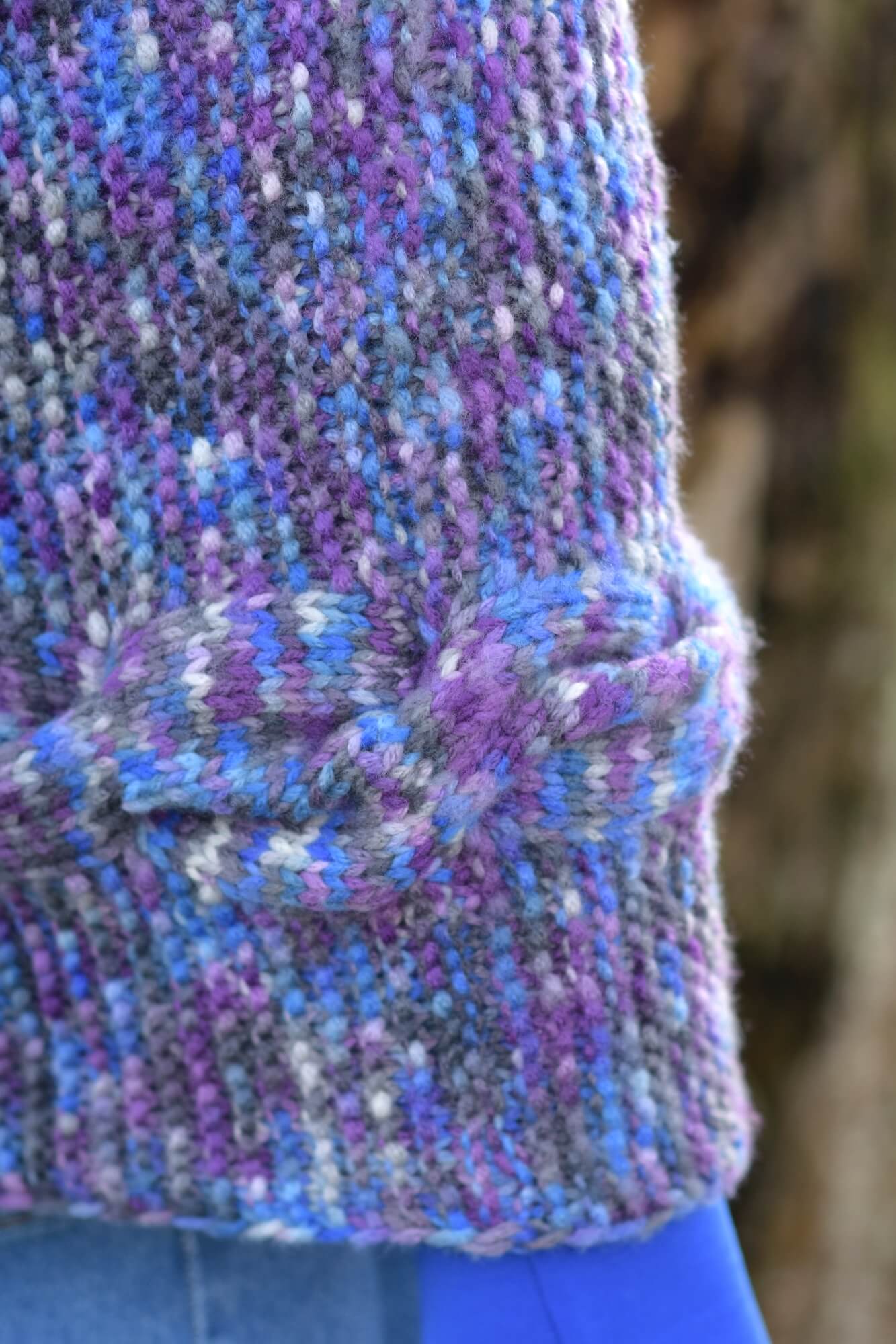 Poncho mit Zopfmuster stricken