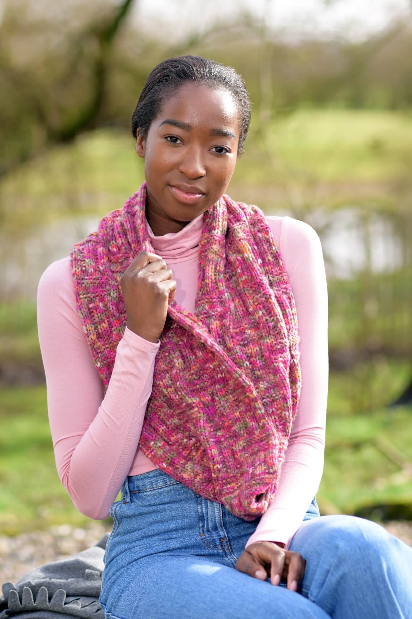 Loop mit spannendem Strickmuster stricken