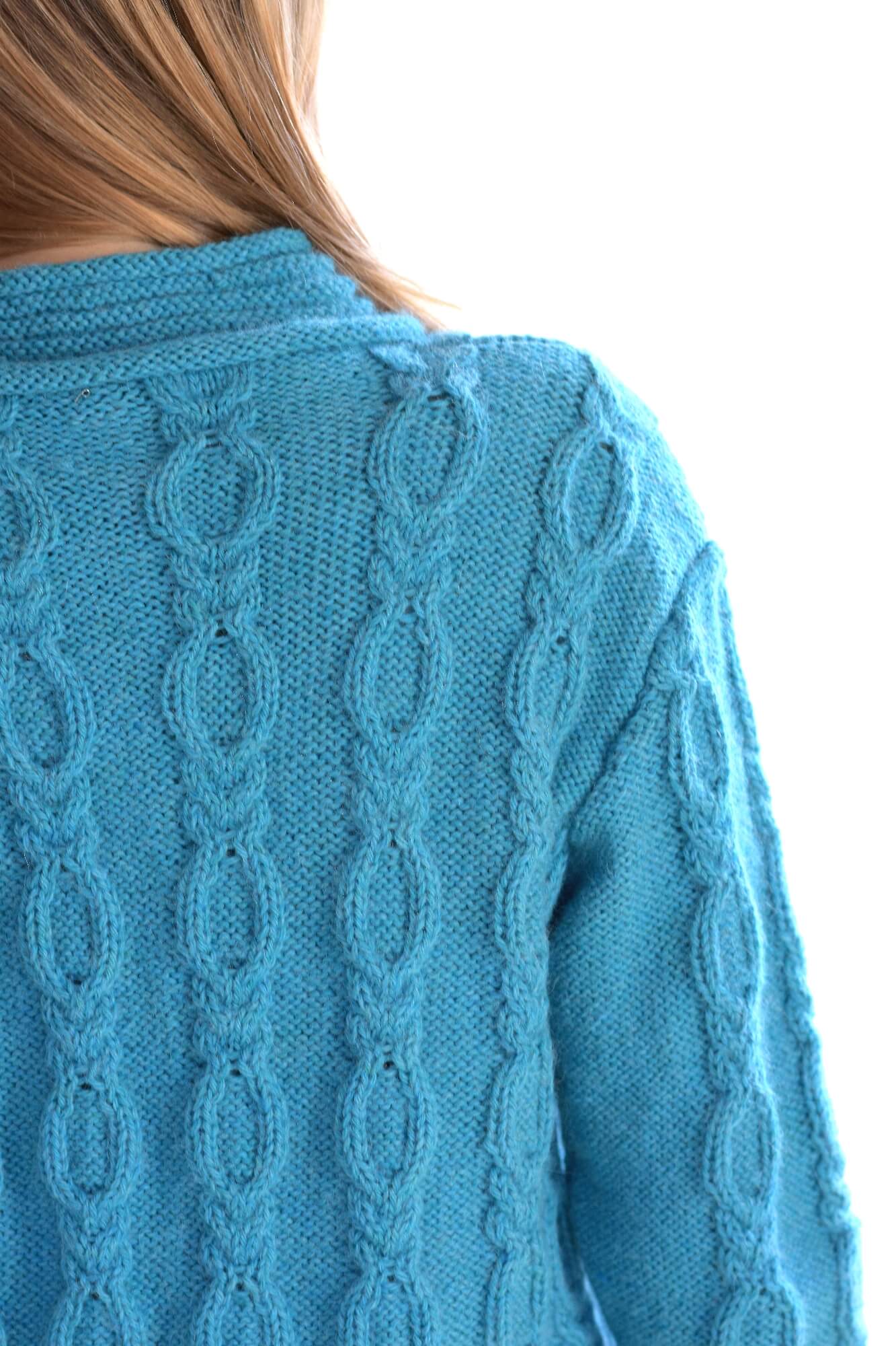 Pullover mit Kettenzopfmuster stricken