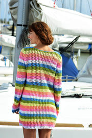 Langen Pullover in Regenbogenfarben stricken