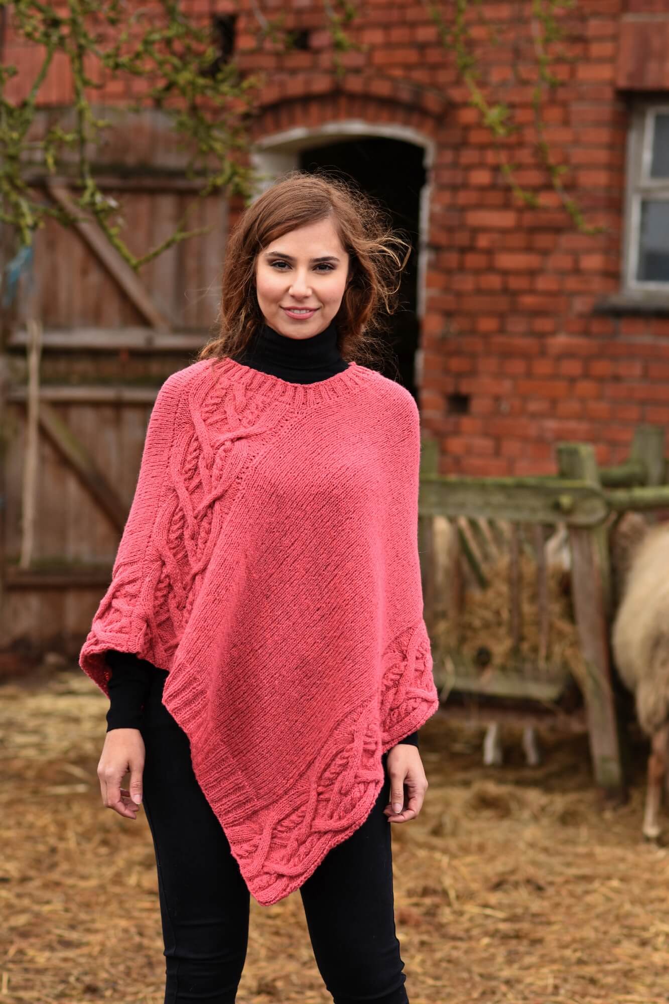 Poncho mit Zopfmuster stricken