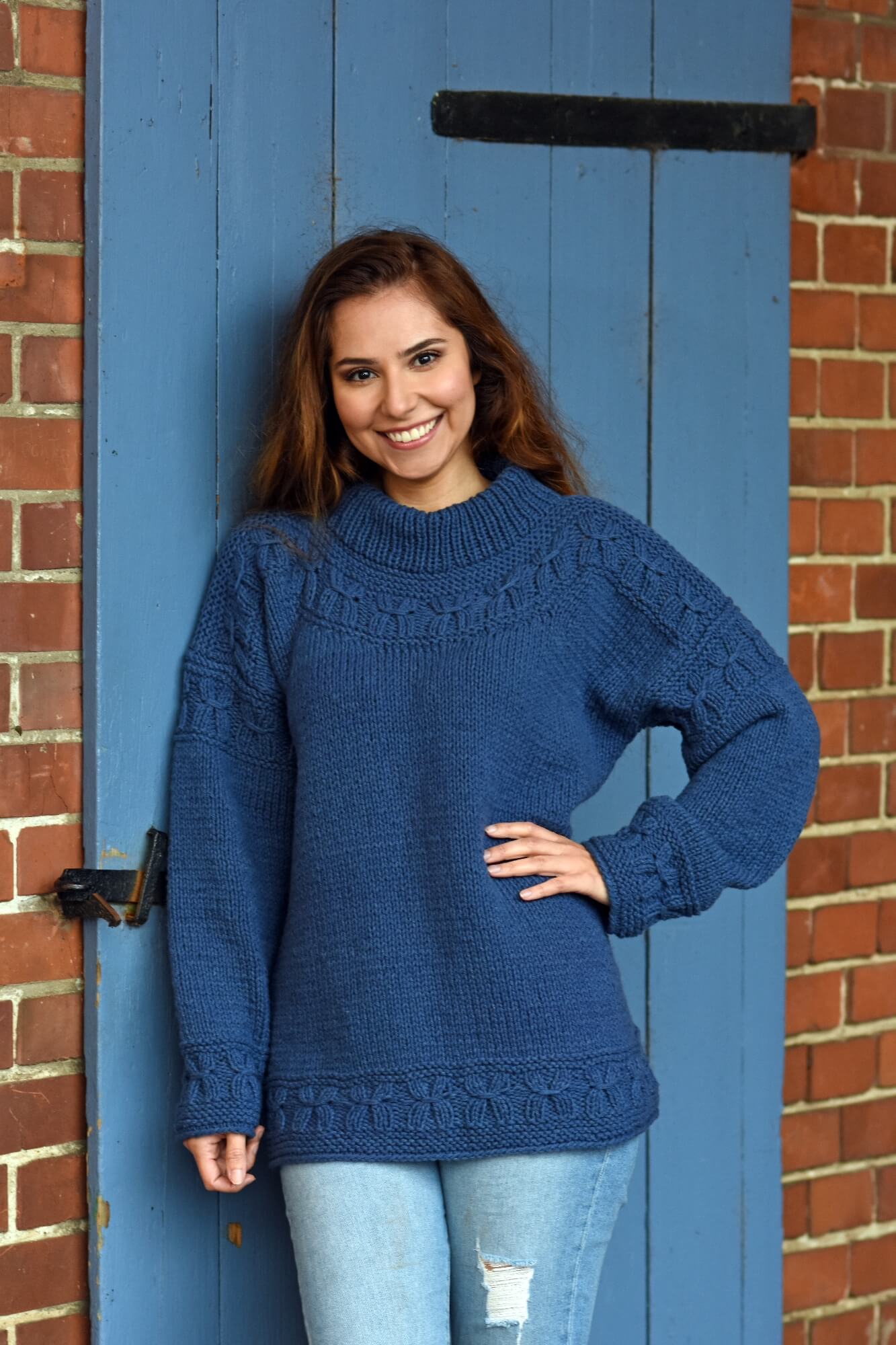 Winterpullover mit Abschlüssen im Smokmuster stricken