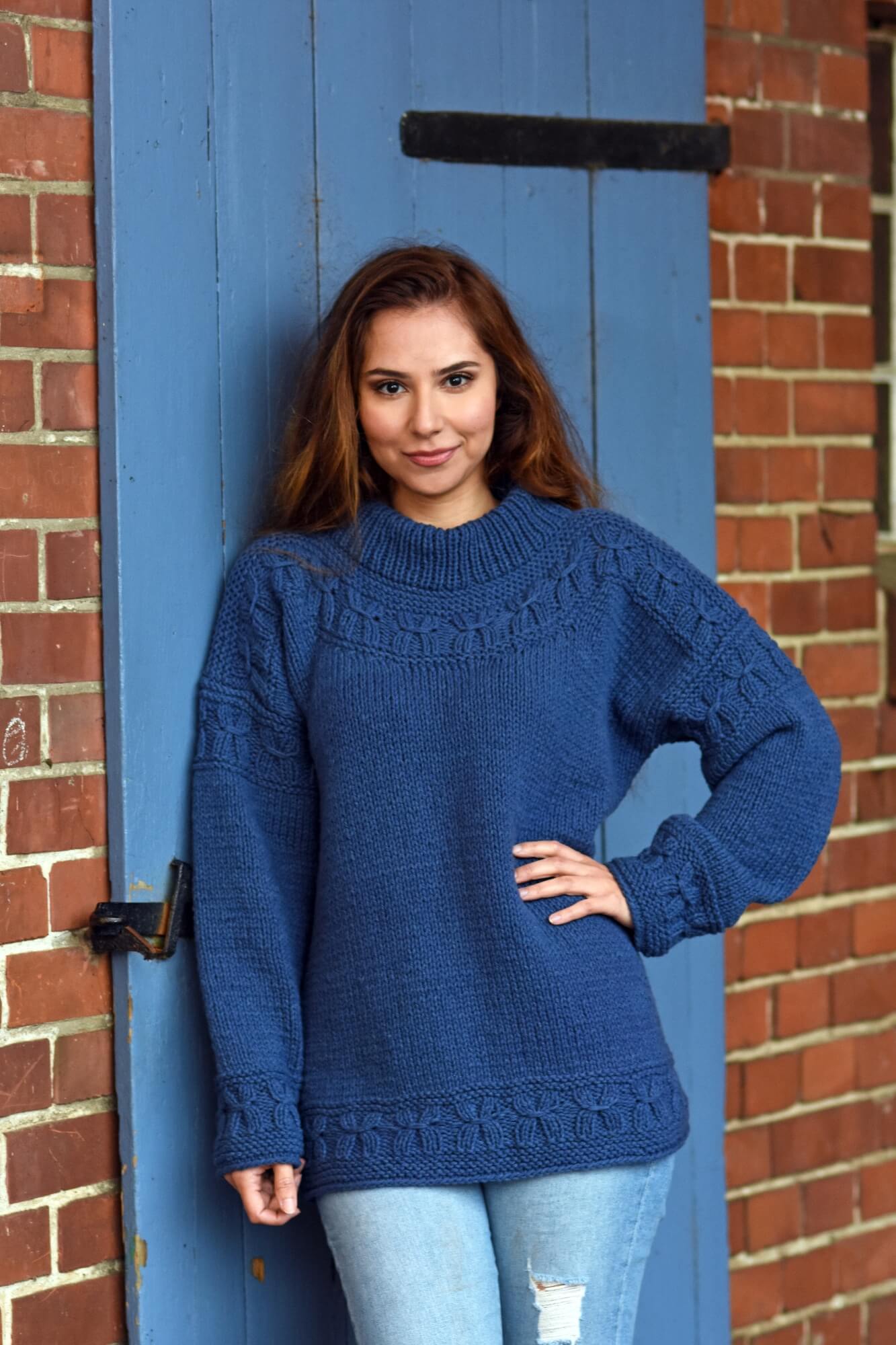 Winterpullover mit Abschlüssen im Smokmuster stricken 