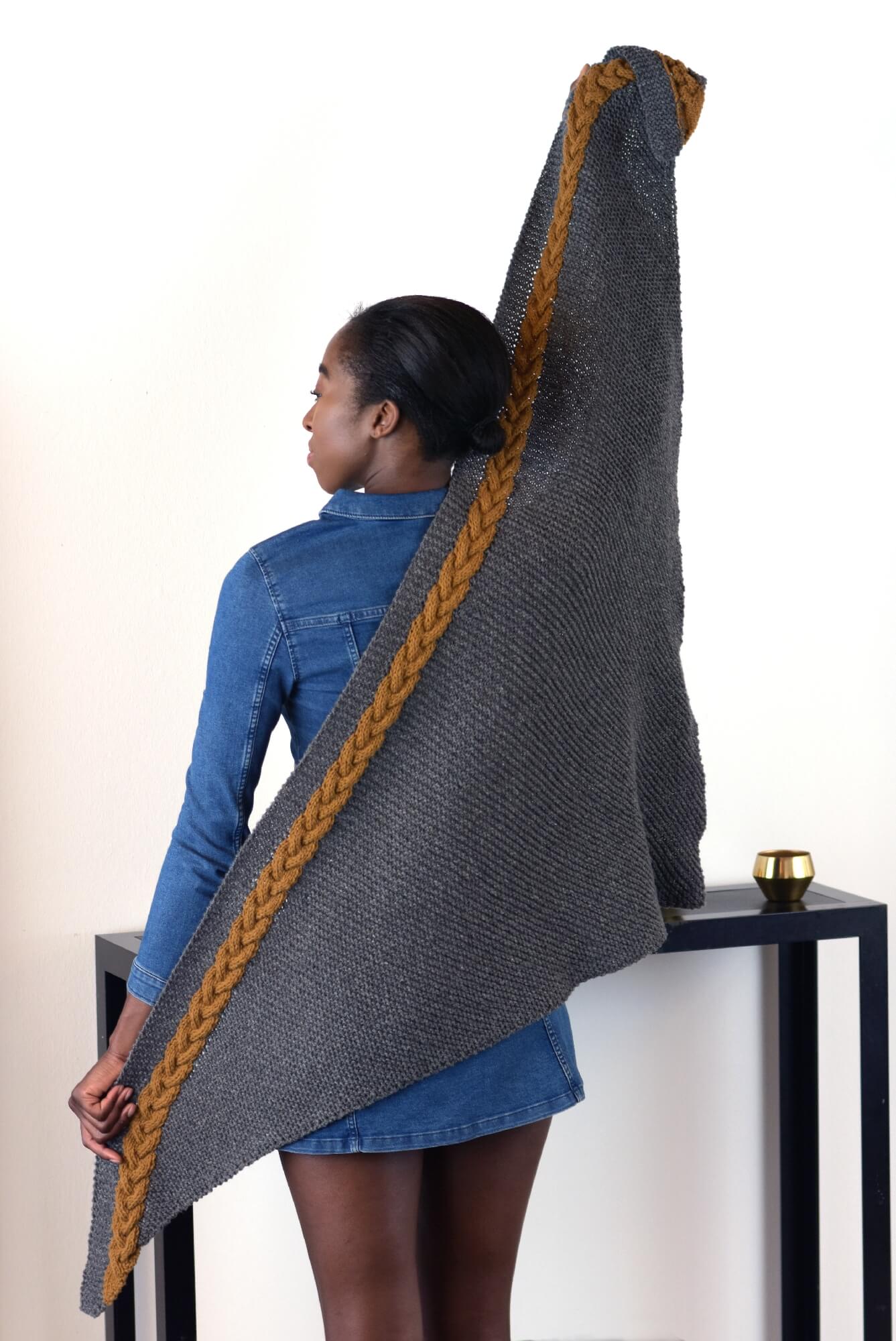 Tuch mit Zopf stricken