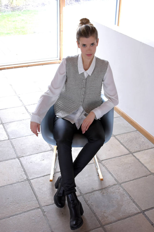 Kleine Weste mit Strukturmuster stricken 